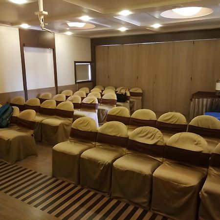 New Hotel Europa Inn Rajkot Exterior foto