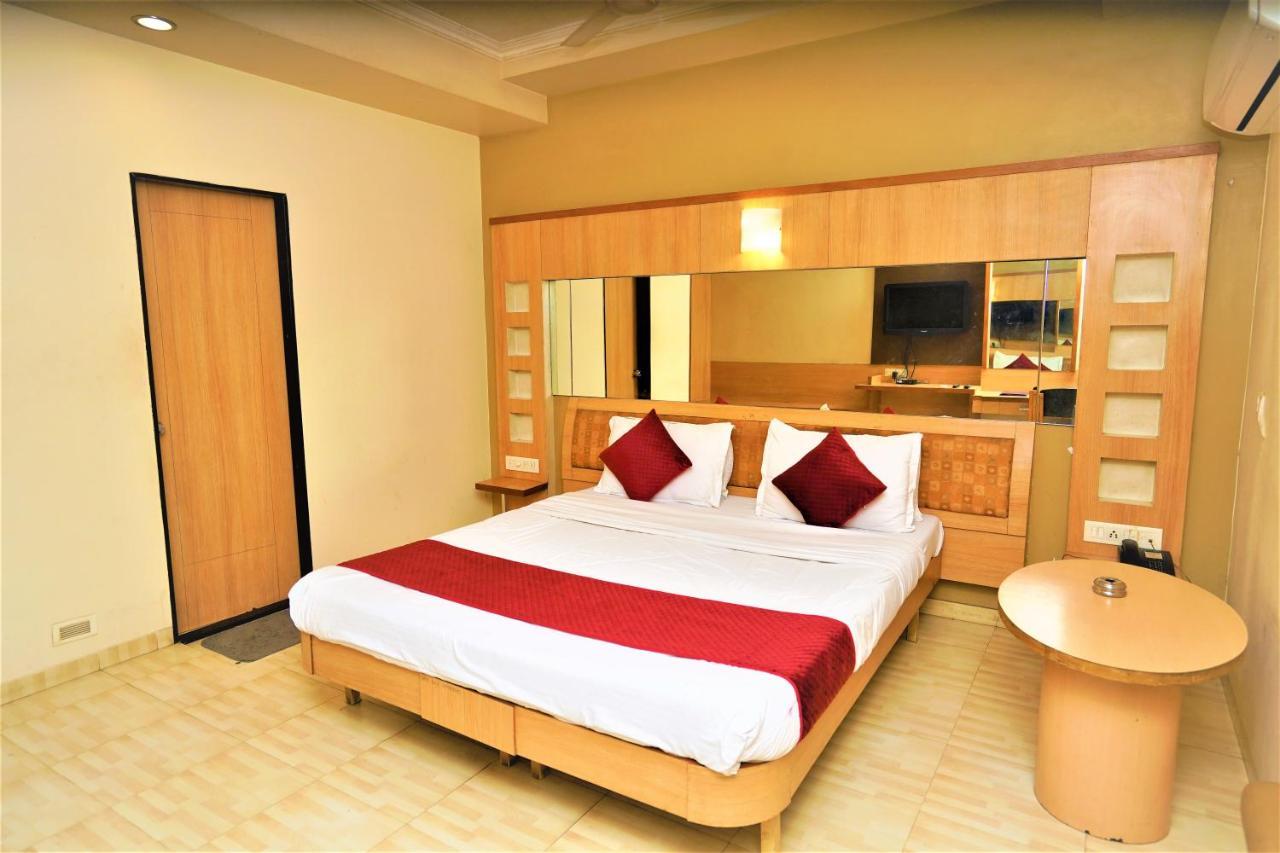 New Hotel Europa Inn Rajkot Exterior foto
