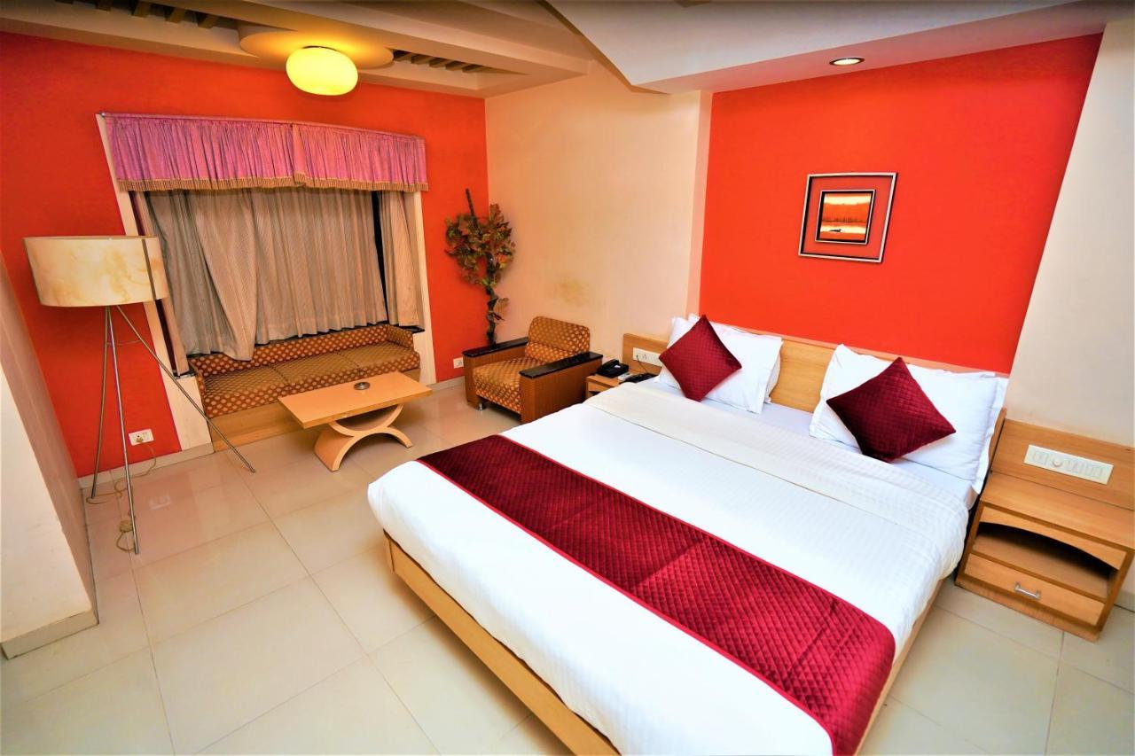 New Hotel Europa Inn Rajkot Exterior foto