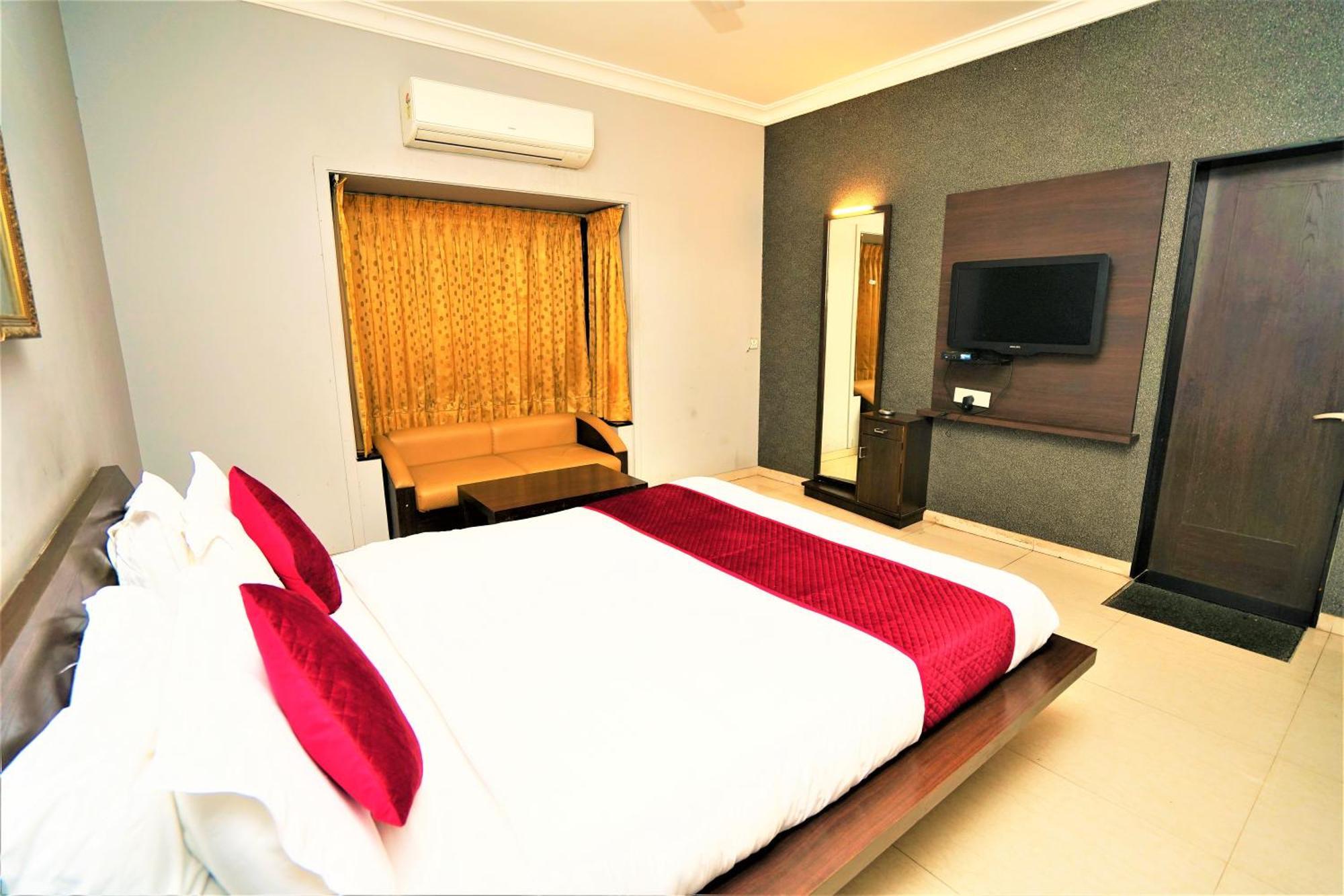 New Hotel Europa Inn Rajkot Exterior foto