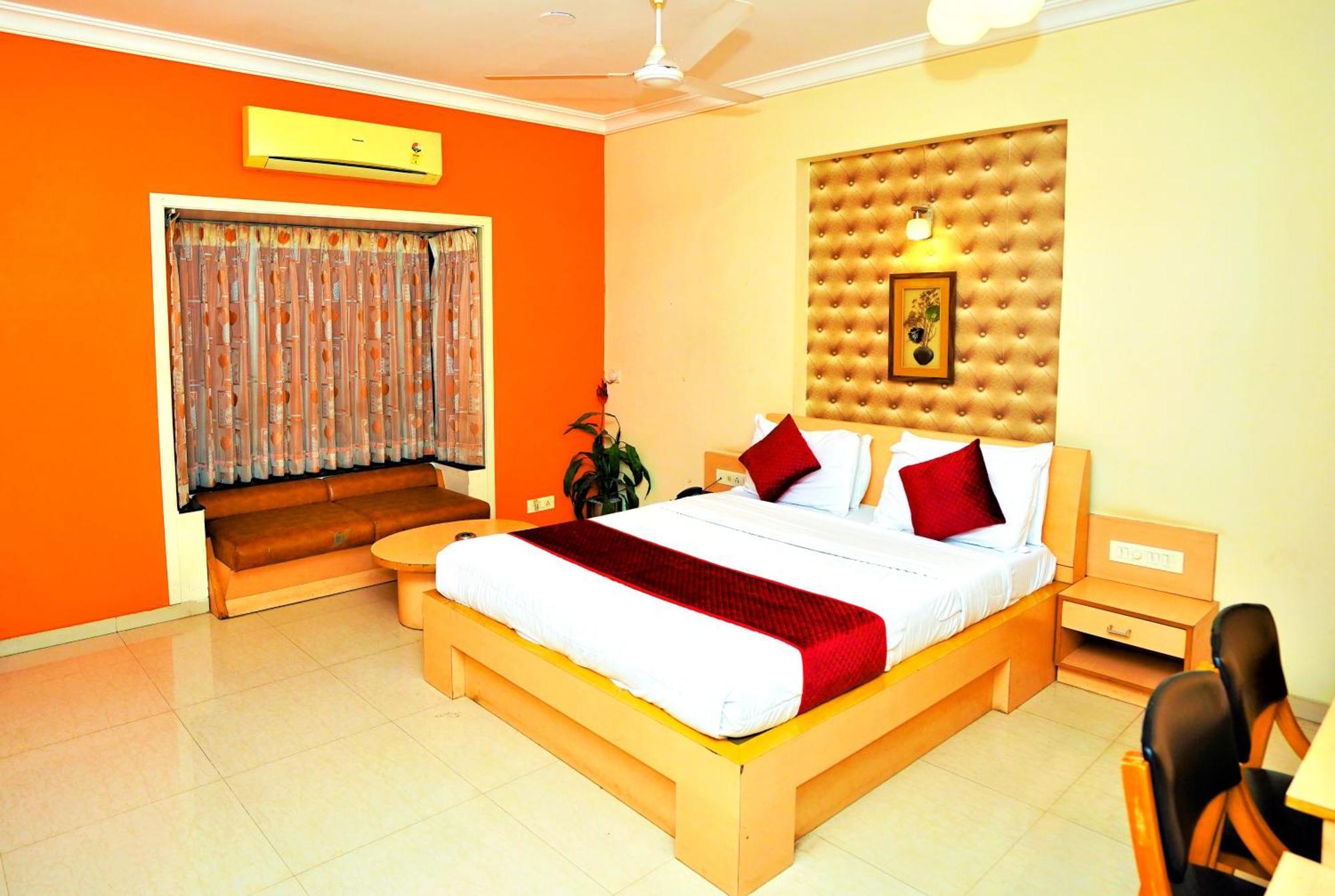 New Hotel Europa Inn Rajkot Exterior foto